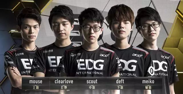 坚持认为 坚持认为